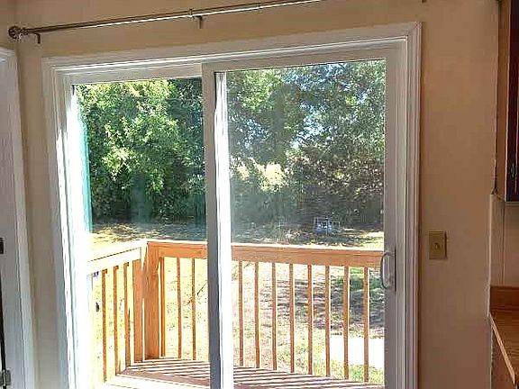 5th image of 1051 E Dover Cir