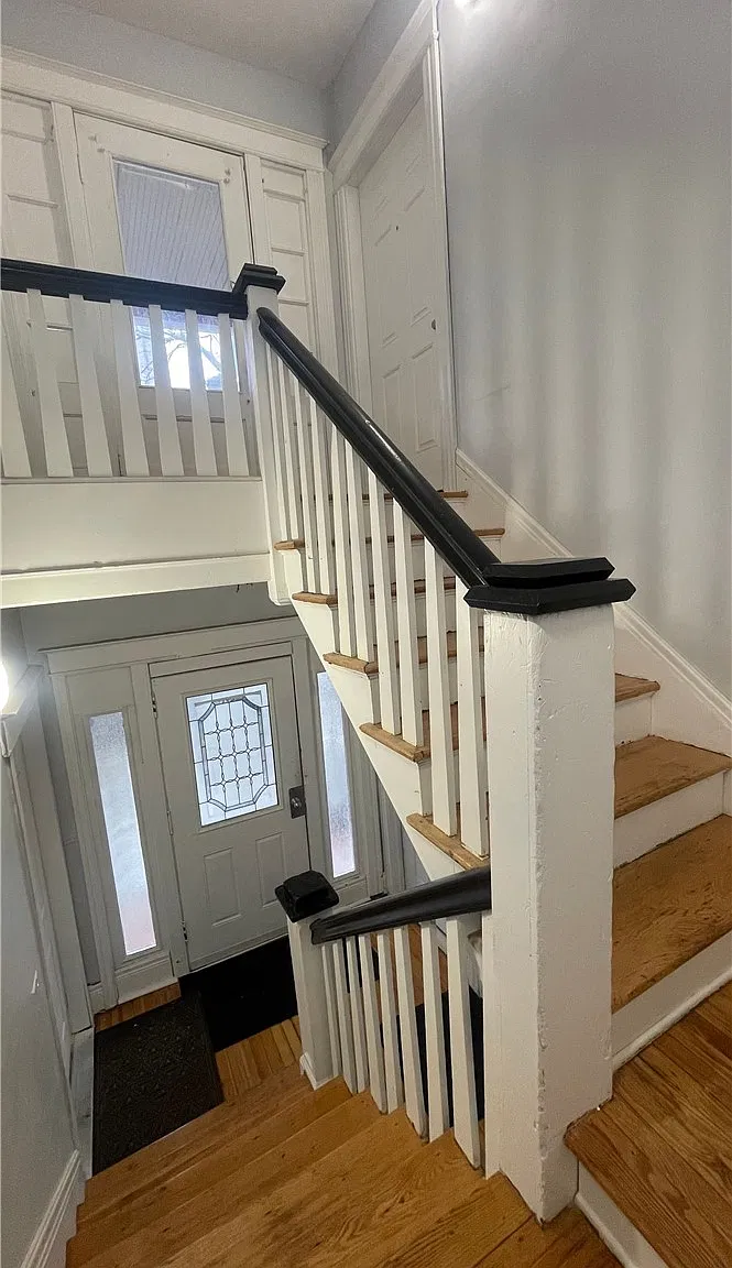 2 bed, 1.0 bath, 5515 sqft, $1,750 — Photo 4