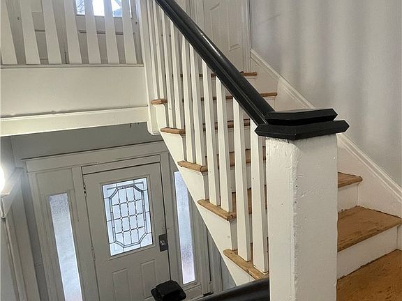4th image of 193 Pearl St