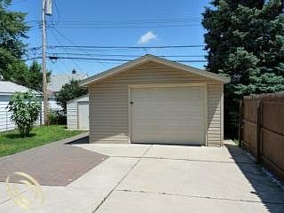 3rd image of 15560 Meyer Ave