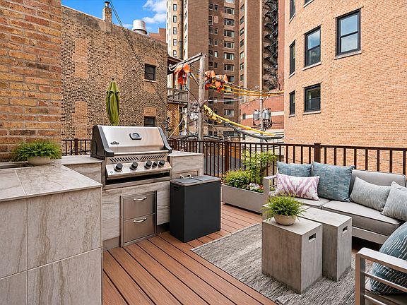 2nd image of 2113 N Clark St