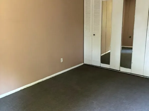 553 Ashland Ave APT F, Aurora, IL 60505