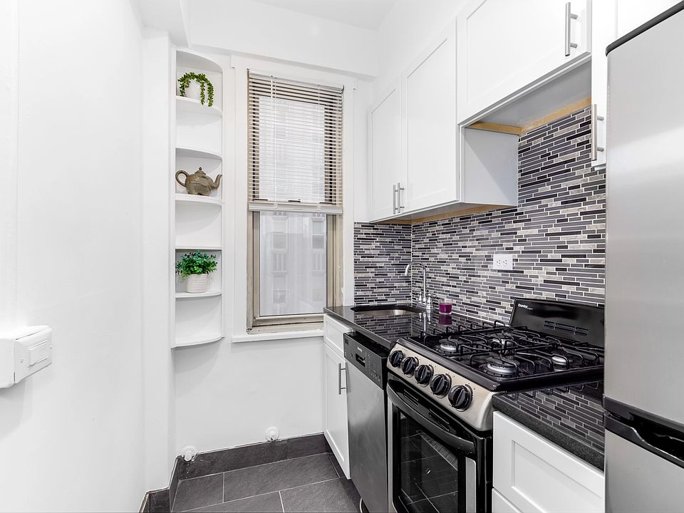 1st image of 220 Madison Ave APT 10M