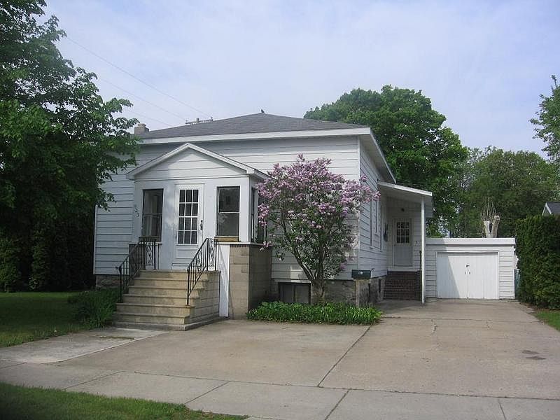 1st image of 923 S 8th Ave