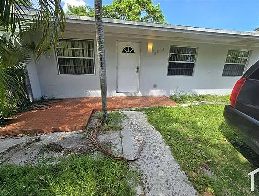 2 bed, 1019 sqft, $2,556 — Photo 2