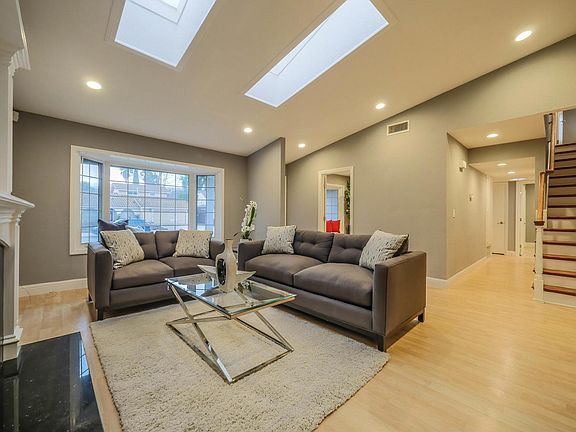 4th image of 5832 Cadiz Dr