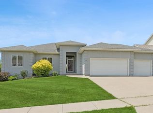931 Tamarack Trl, Iowa City, IA 52245