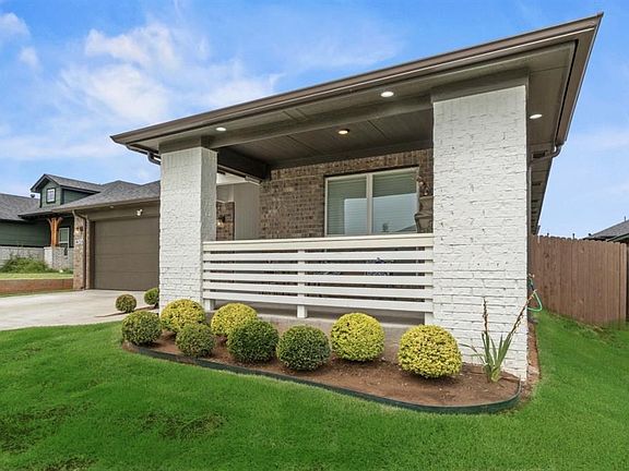 2nd image of 408 Vista Dr