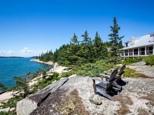 86 City Point Road, Vinalhaven, ME 04863