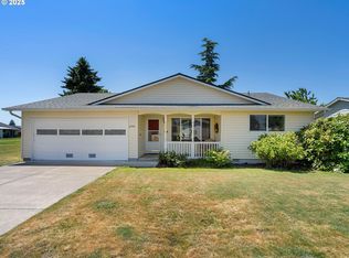 2190 W Hayes St, Woodburn, OR 97071