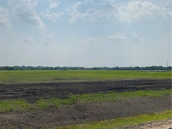 2nd image of 211 Farmhouse Dr