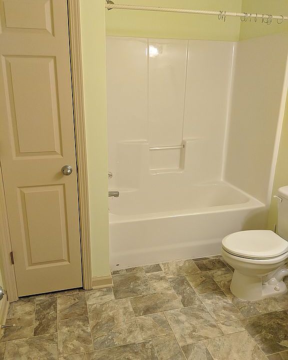 1st image of 400 Hampton Forest Trl