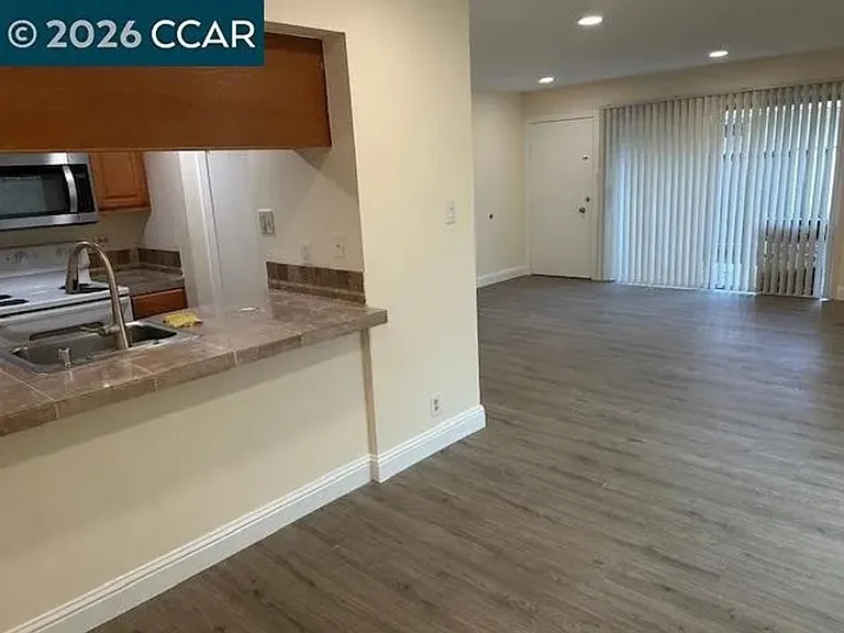 5451 Roundtree Pl #F — Photo 6