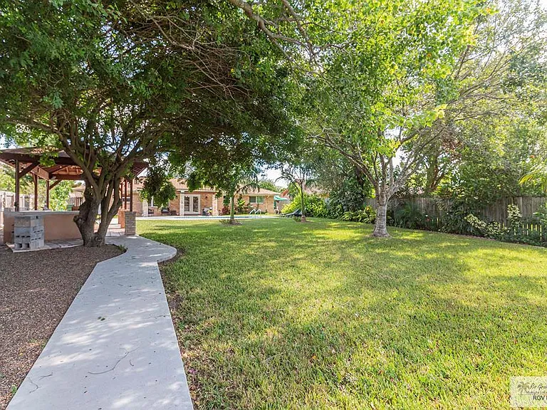 328 Creekbend Dr — Photo 25