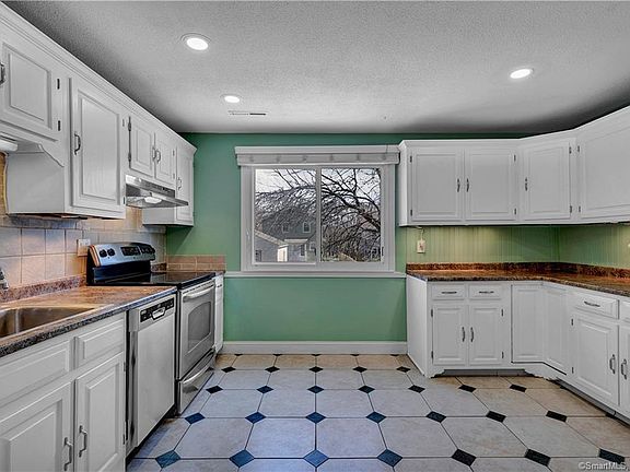 5th image of 146 Springside Ave Unit C9
