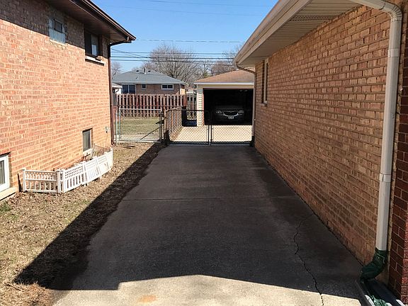 5th image of 9715 S Oak Park Ave