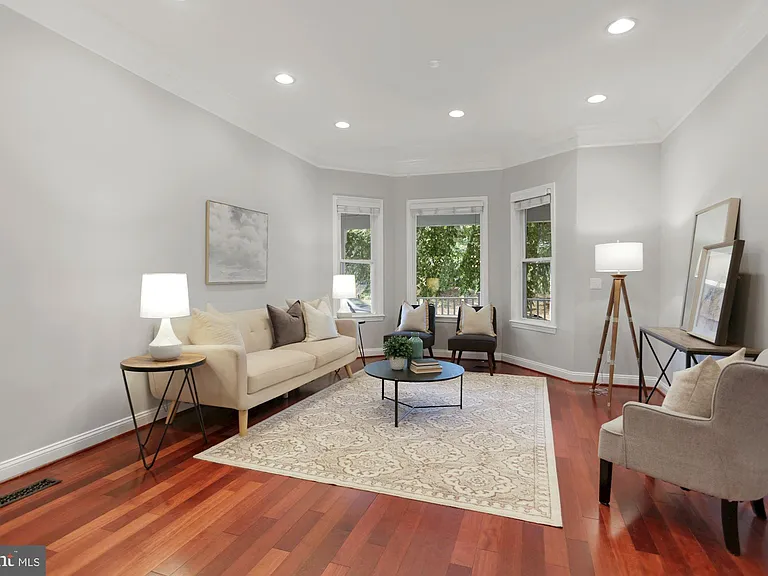 215 T St NE — Photo 5