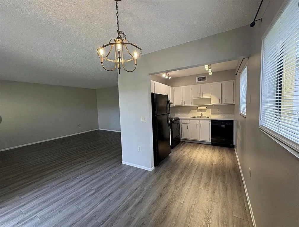 2 bed, 2.0 bath, 950 sqft, $1,700 — Photo 1