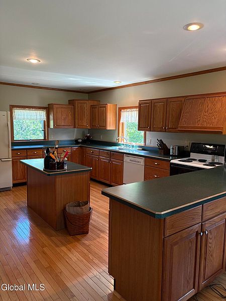3rd image of 142 McEwan Road