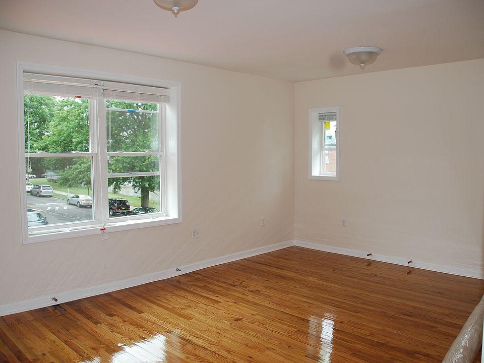 Living Room, Corner Exposure
