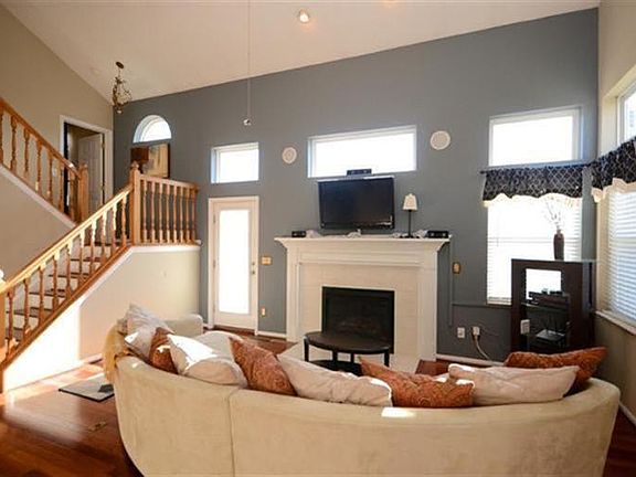 2nd image of 451 Lake Shore Dr