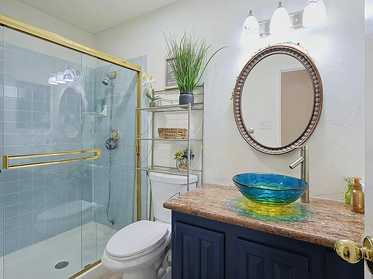 501 Halifax Ln — Photo 9
