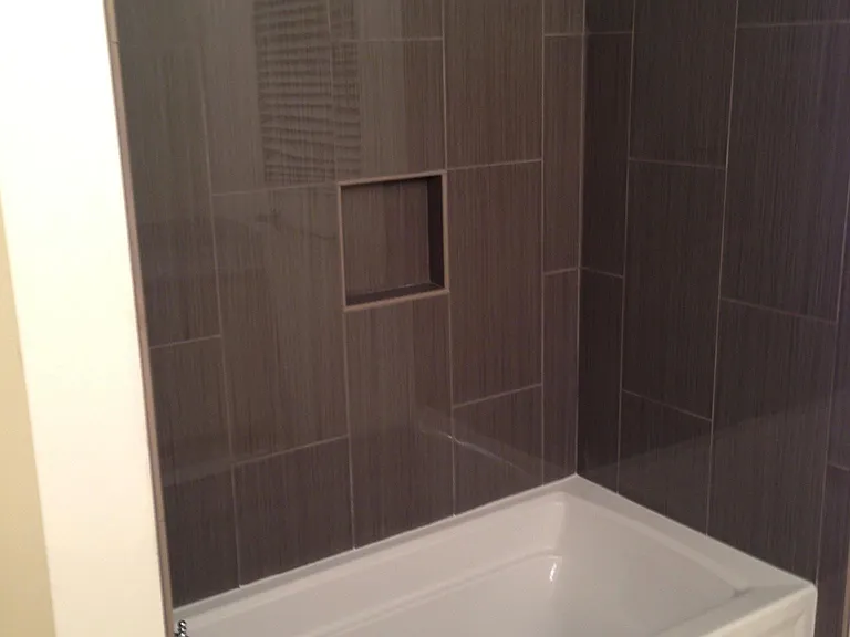 Guest Bathtub with Shower