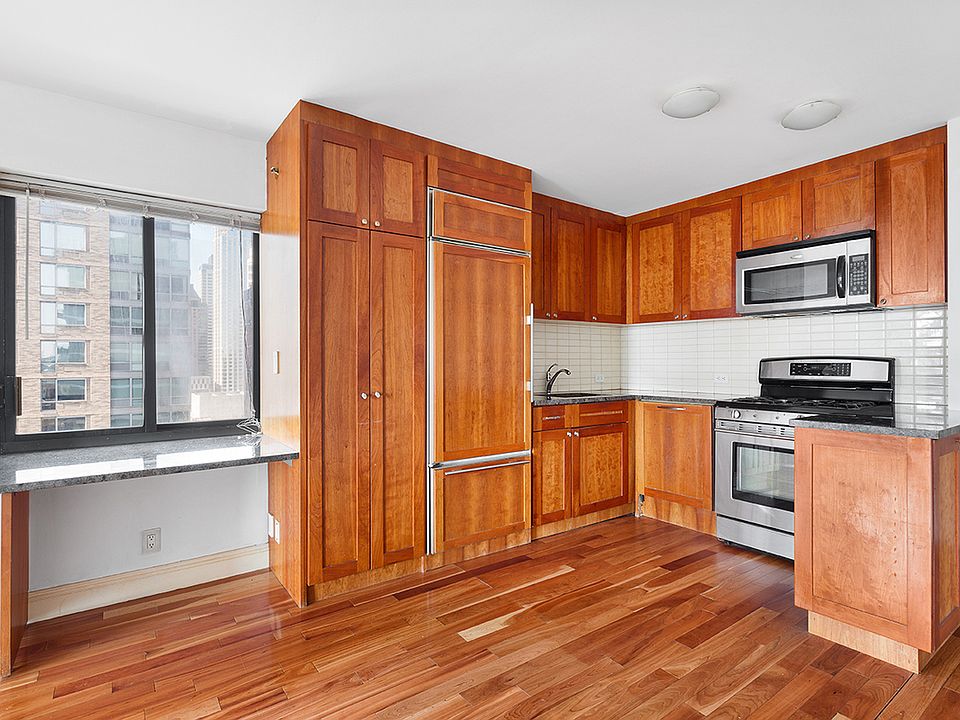 1st image of 1991 Broadway #22BE