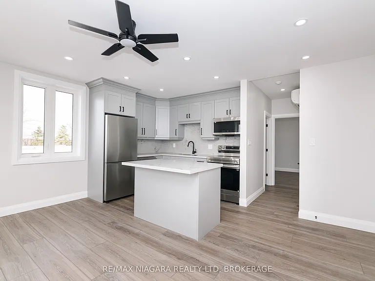 2 Lewis St #4 — Photo 8
