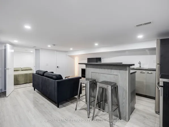 668 Indian Rd #Basement, Toronto, ON M6P 2C9