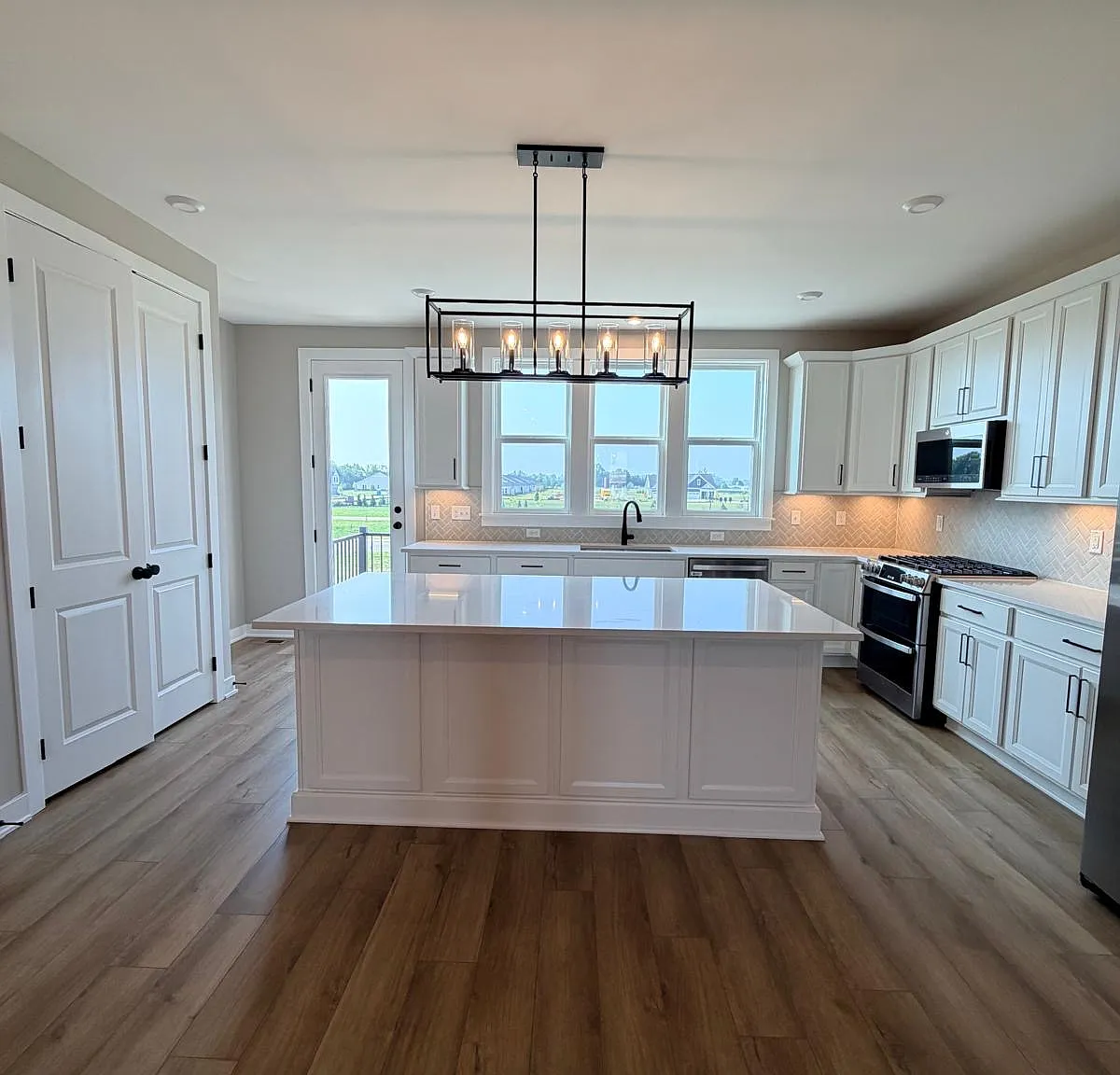 3 bed, 3.5 bath, 2144 sqft, $2,650 — Photo 1