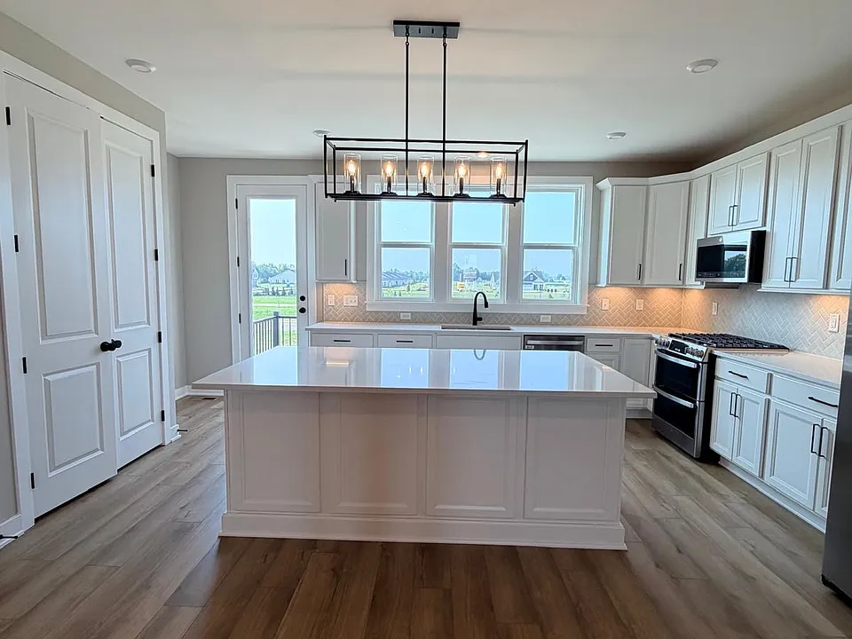 406 Elite St #406