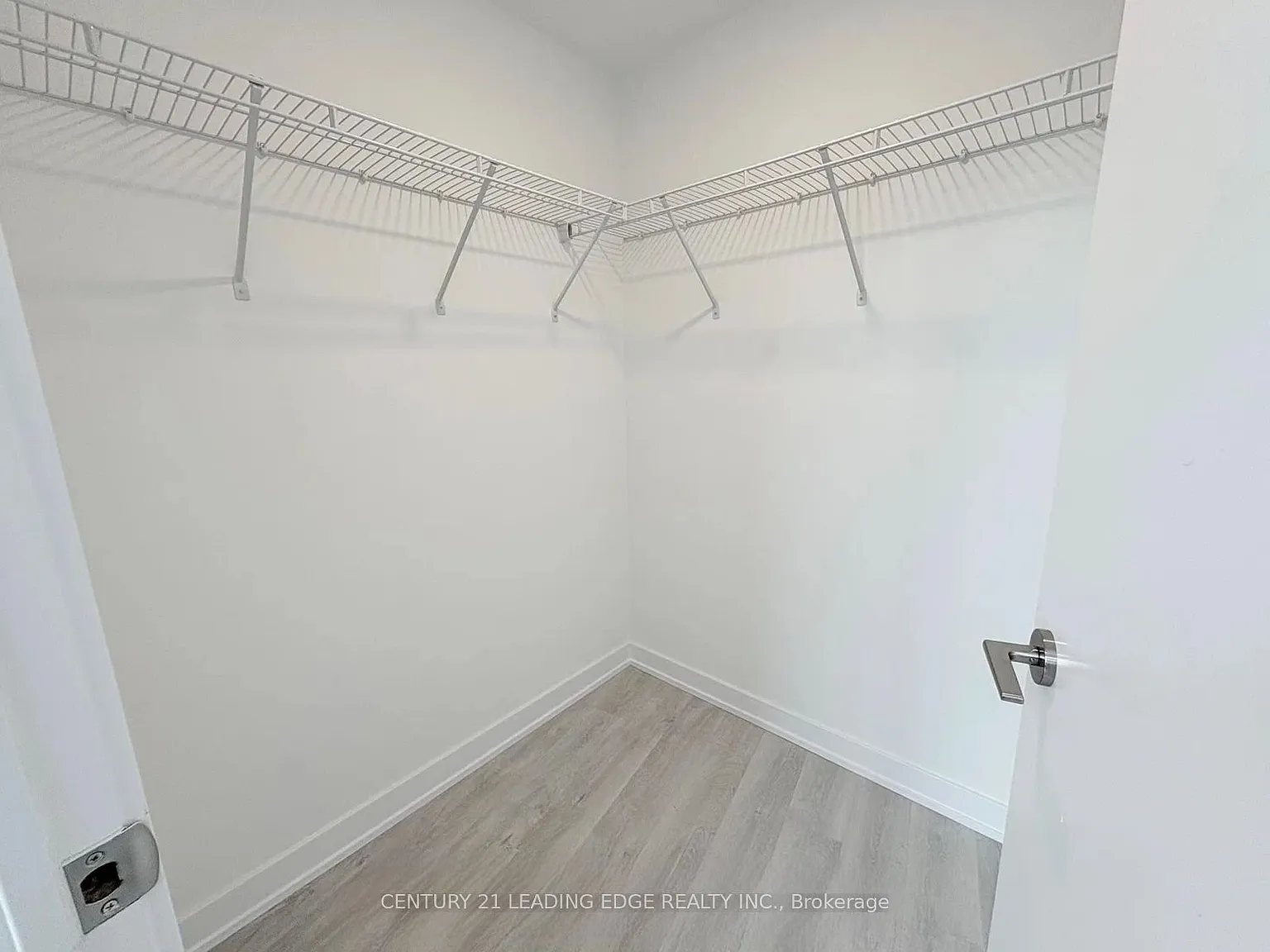Studio, $2,000 — Photo 4
