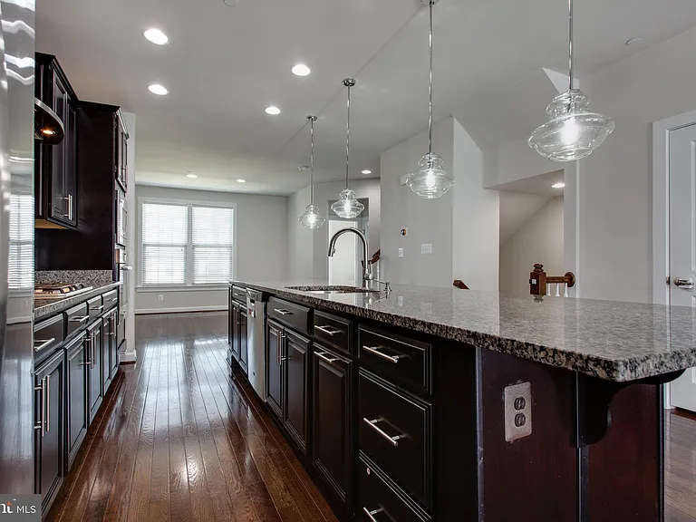 7311 Taylors Hill Ln — Photo 10