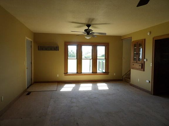 3rd image of 667 W Southern Rd