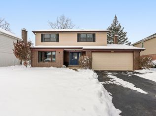 1720 N Burning Bush Ln, Mount Prospect, IL 60056