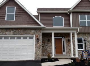2022 Zoe Ln, Greensburg, PA 15601