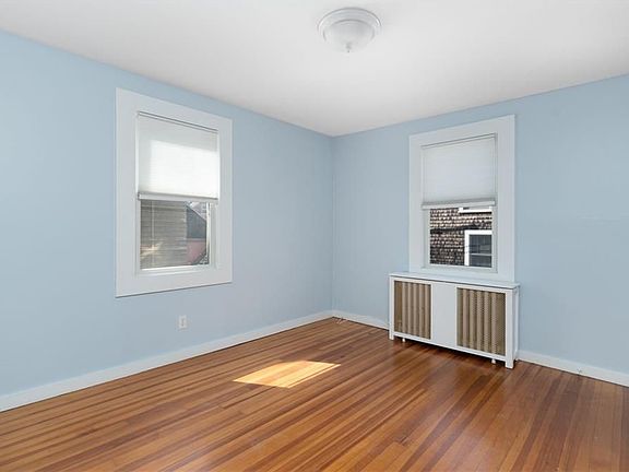 3rd image of 23 Holland St #1
