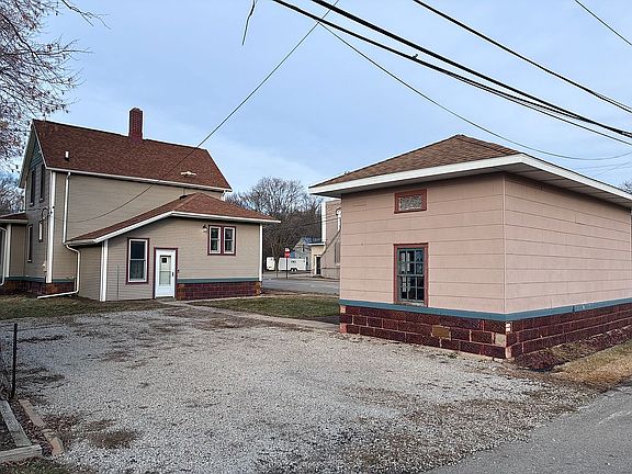 4th image of 138 E Main St