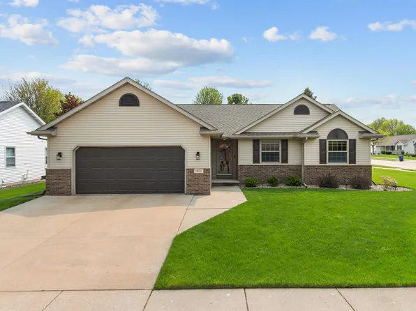 1800 Basswood Ln, Little Chute, WI 54140