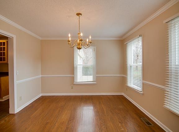 4th image of 3416 Redbud Ln