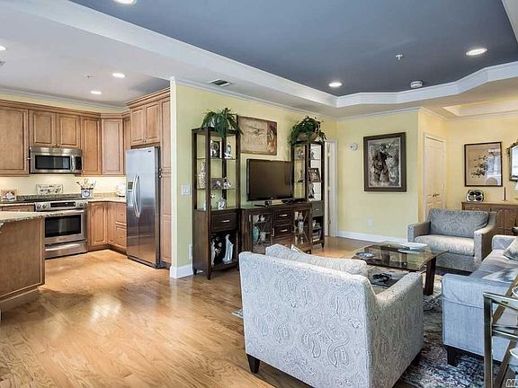 5th image of 20 Shady Ln #201