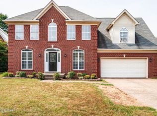 4302 Stonemeadow Ct, Louisville, KY 40218