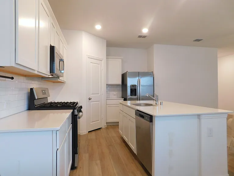 3500 Kingsview Dr — Photo 10