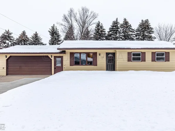 150 Maplewood Dr, Gwinner, ND 58040