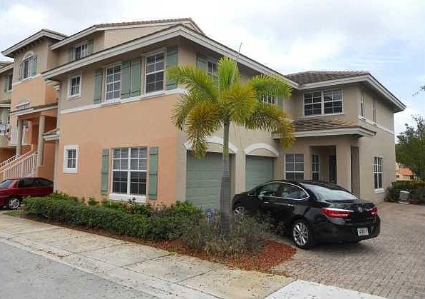 1st image of 1702 NE 6 Street #1702