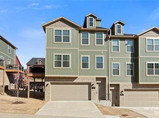 2810 W Auburn Dr, Fayetteville, AR 72704