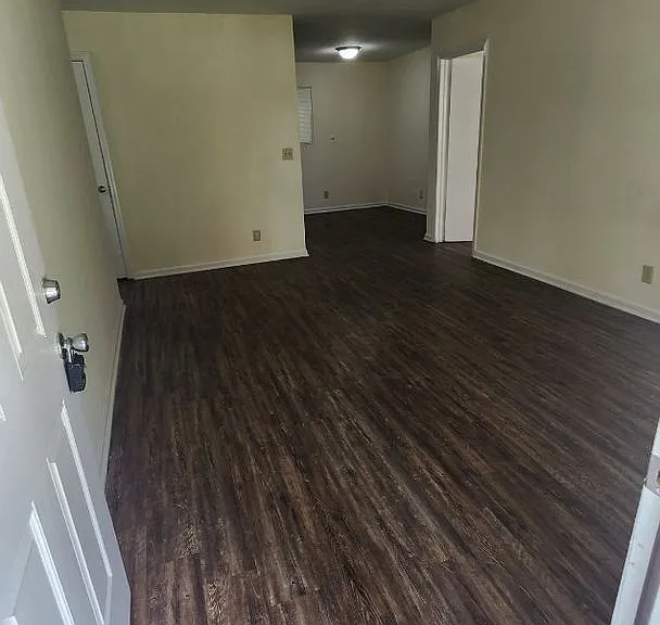 518 Aiken St — Photo 2
