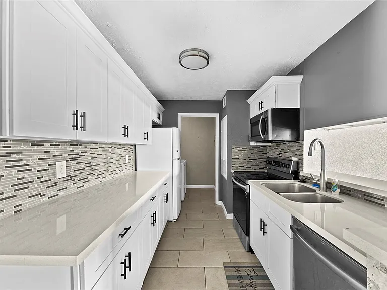 10673 Braes Bend Dr — Photo 5