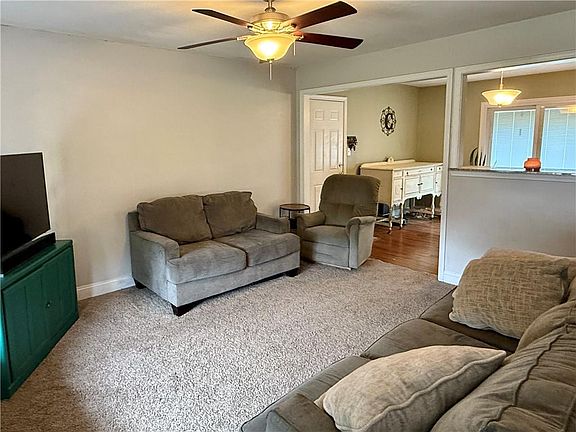 3rd image of 505 W 11th St